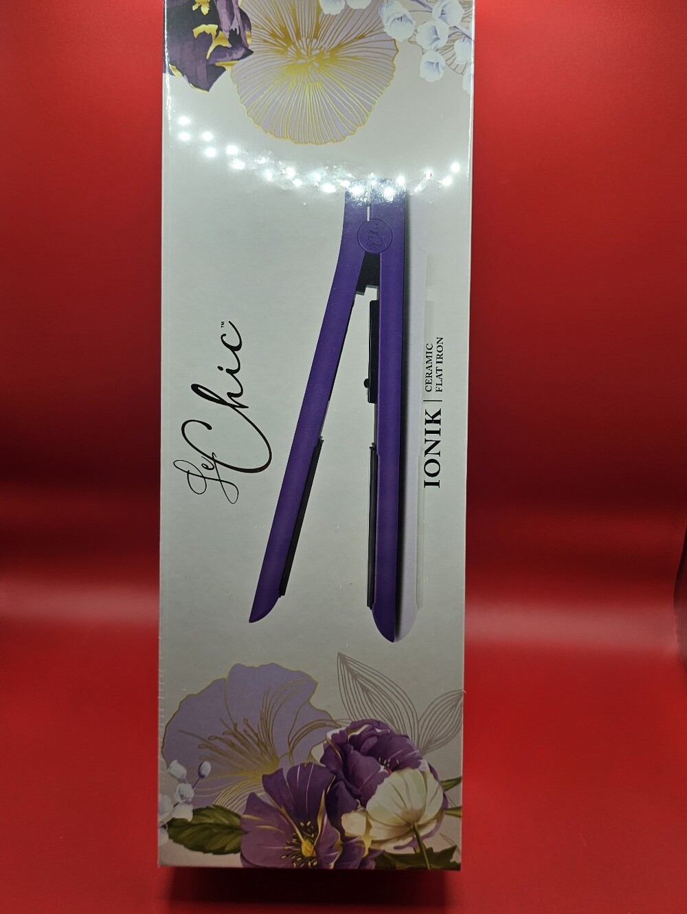 Le Chic Lonik Ceramic Flat Iron Comes With Shampoo and Conditioner.